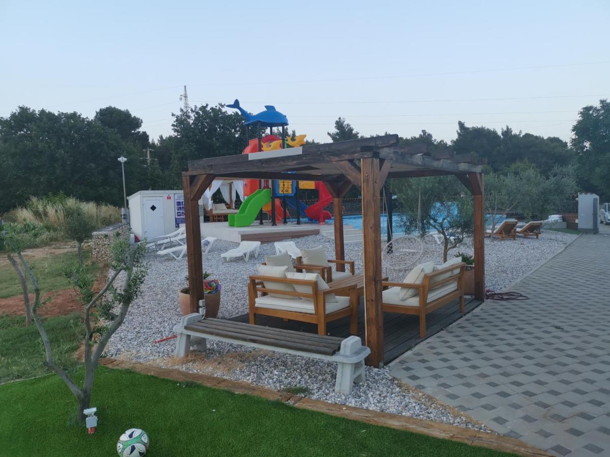 Camper For Two Hotel Banjole Ngoại thất bức ảnh