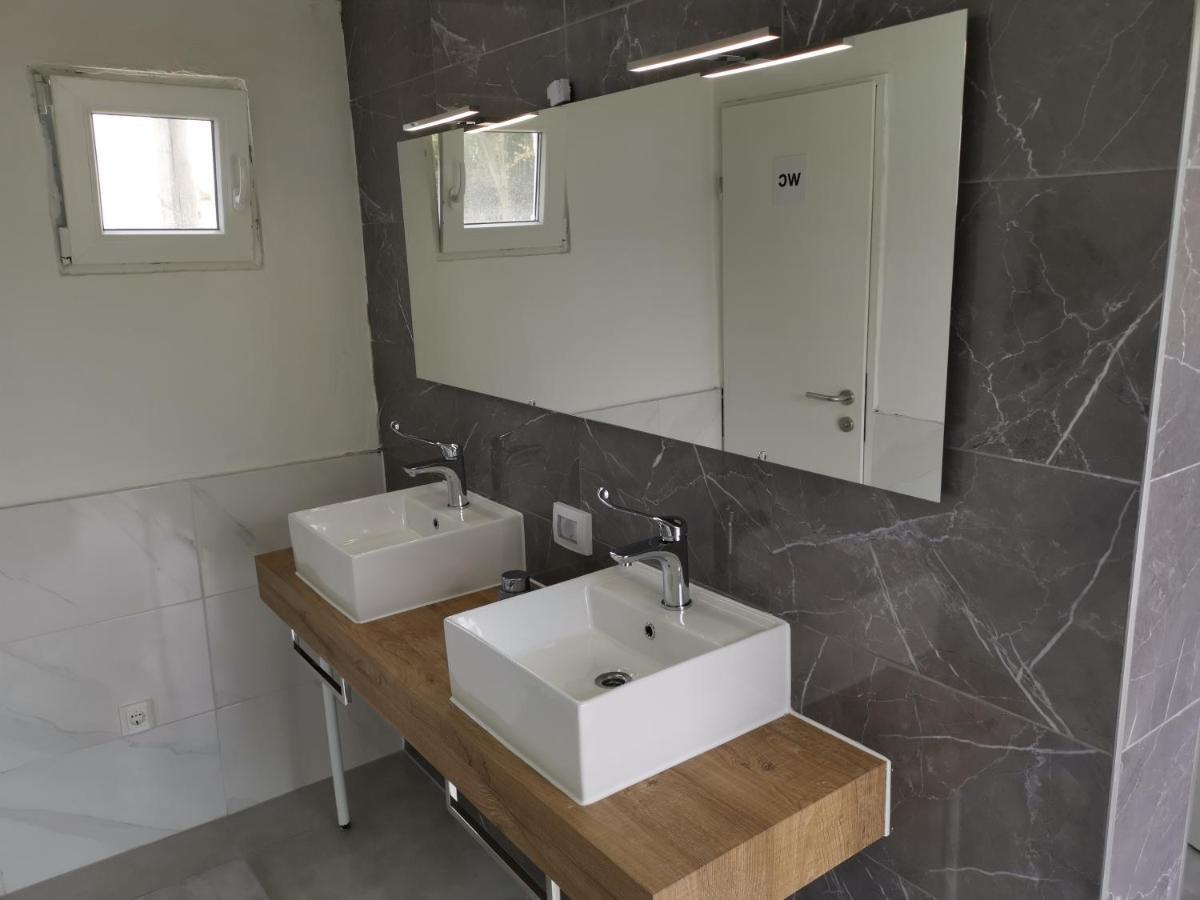 Camper For Two Hotel Banjole Ngoại thất bức ảnh